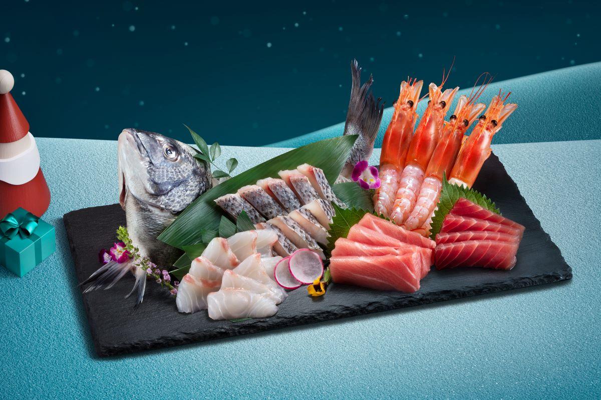 原條直送魚鮮刺身盛 原價$704(由即日起至12月15日優先訂購優惠:千両會員$528; Mastercard®持卡人$563.2;一般客戶:$633.6) 有原條直送魚鮮、吞拿魚、大吞拿魚腩、珍寶赤海蝦。
