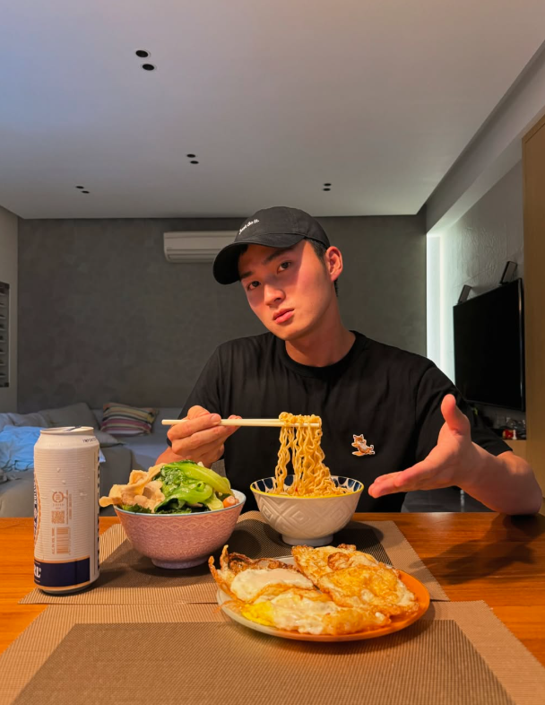 屬豬代表藝人:周嘉洛 1995年