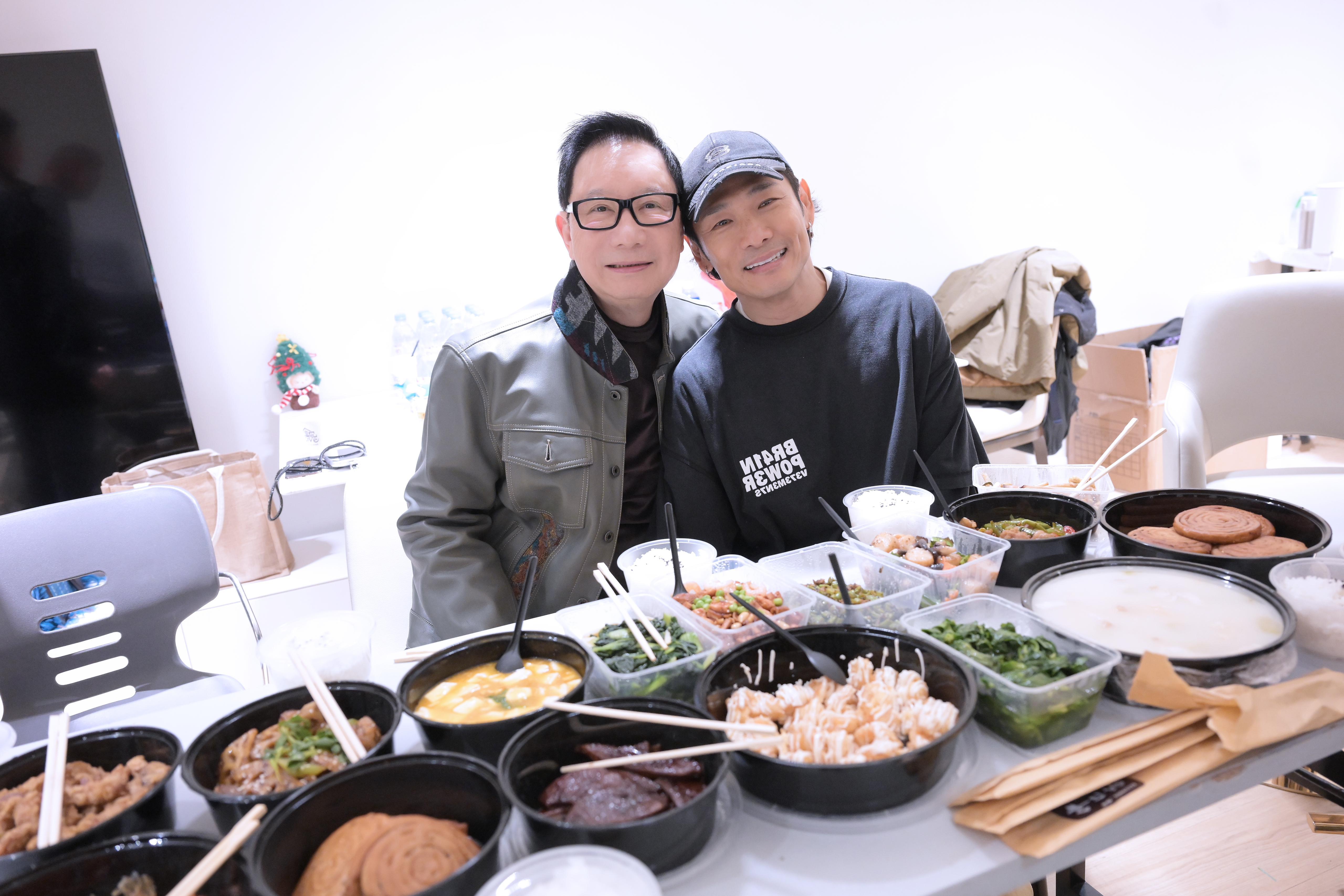 好友劉培基特意開騷前到場支持,更與Alex一家共進冬至晚飯。