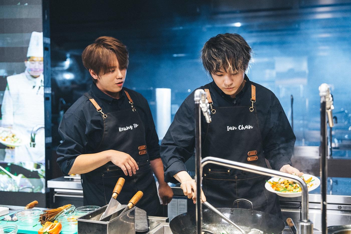 Ian下廚有板有眼。