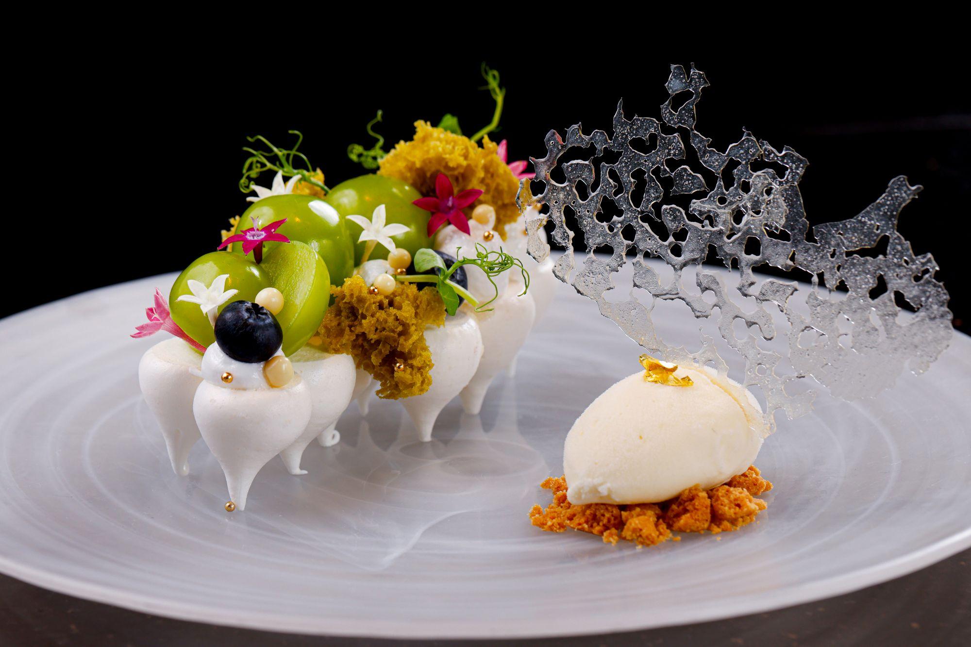 巴甫洛娃蛋糕 (Pavlova)配自家製乳酪Gelato