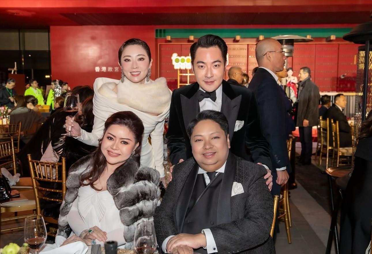 張玉珊與男友Calvin Lo像一對結婚「新人」去跟賓客合照,相當甜蜜。