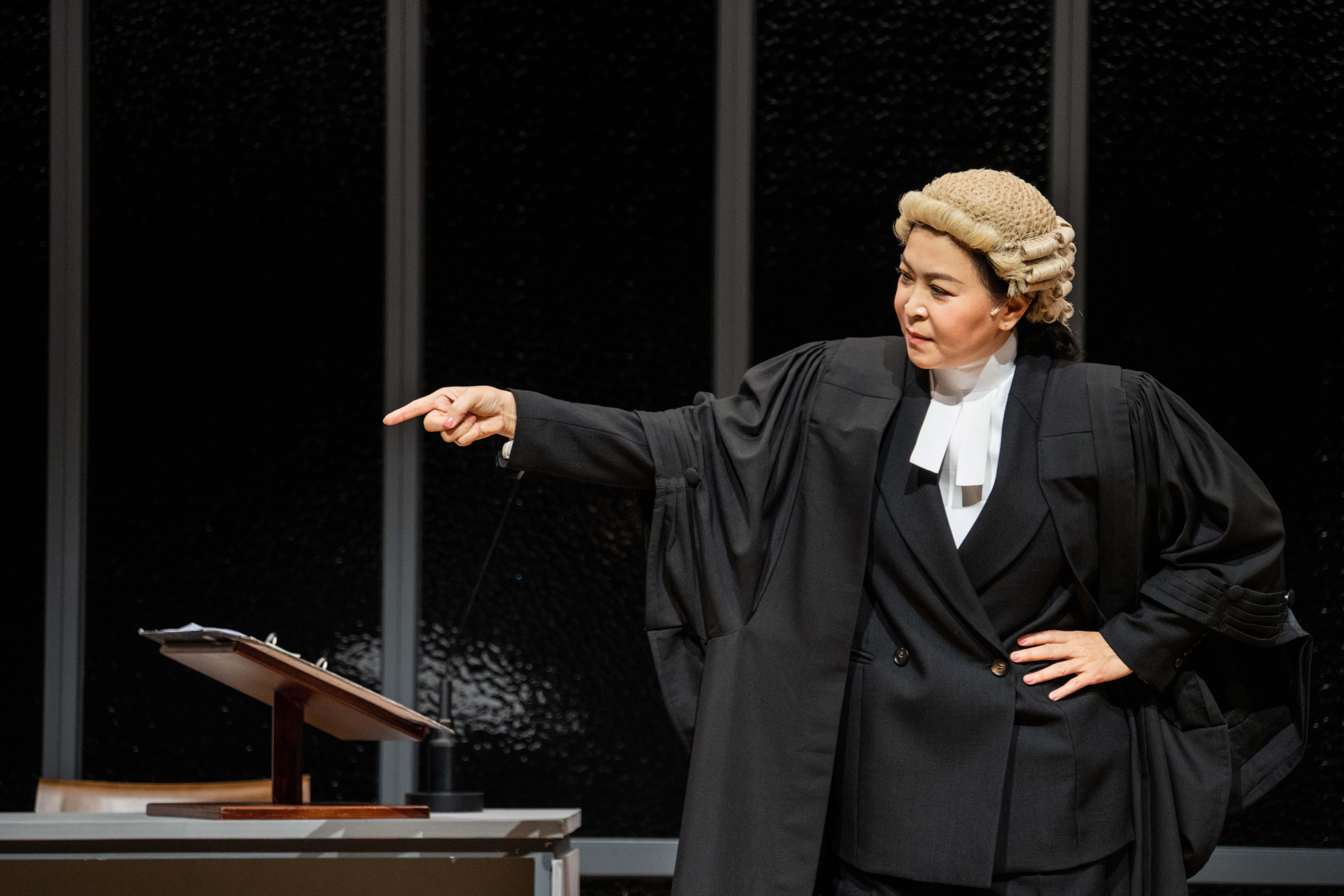 蘇玉華在獨腳戲《完美證供》按不同時段不停轉換角色,絕不簡單。(大會攝影Carmen So)