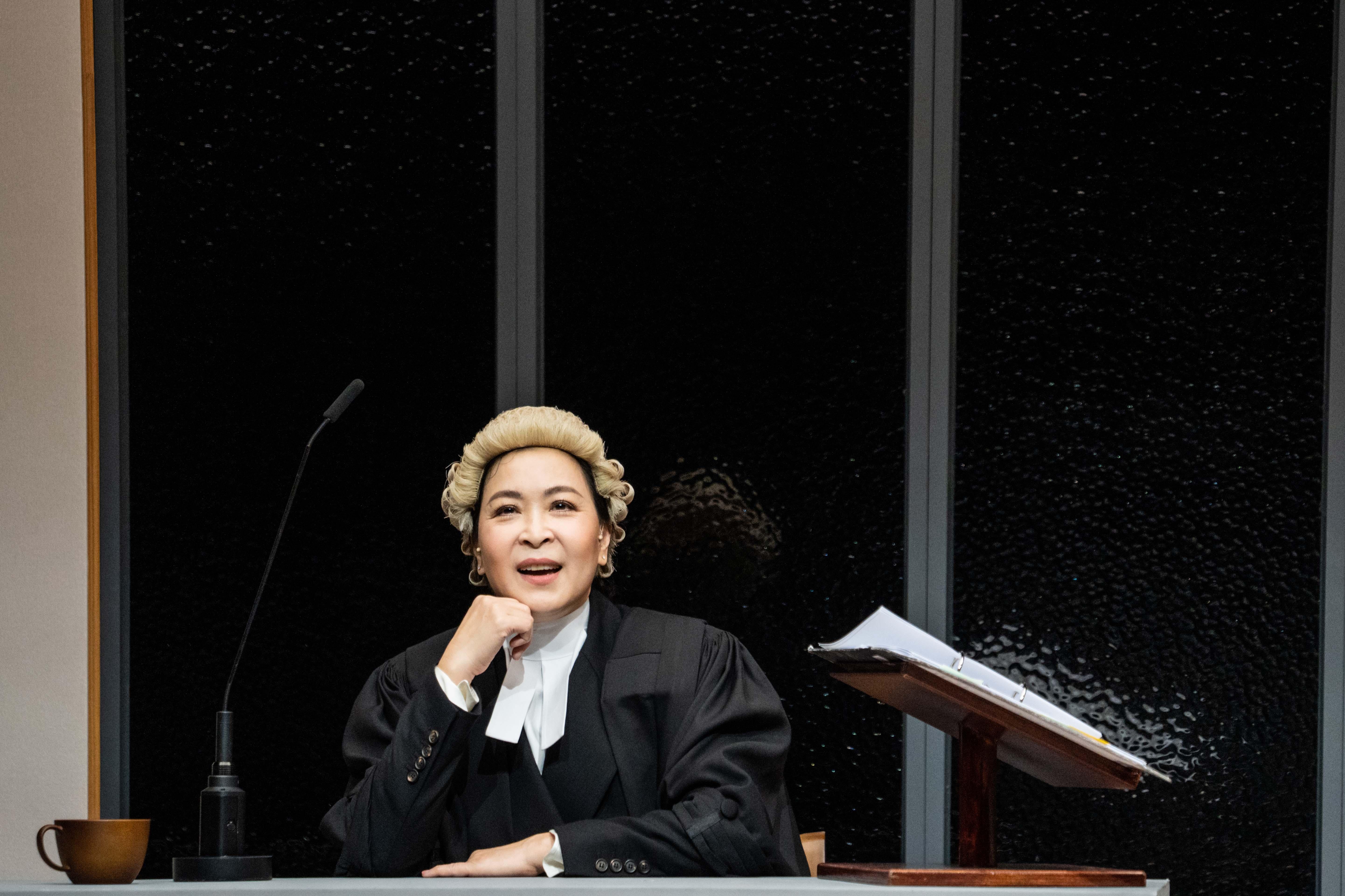 蘇玉華在獨腳戲《完美證供》按不同時段不停轉換角色,絕不簡單。(大會攝影Carmen So)