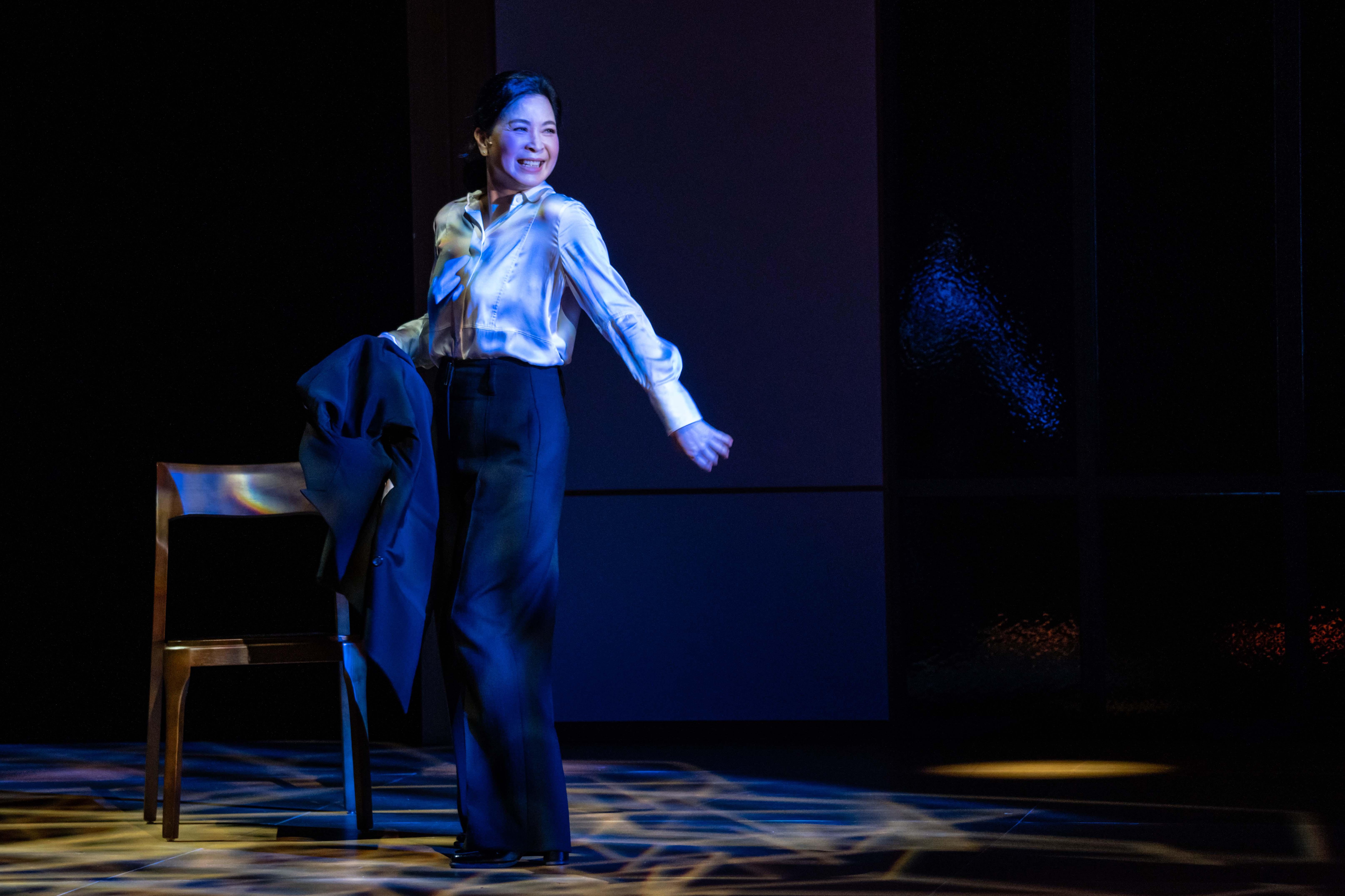 蘇玉華在獨腳戲《完美證供》按不同時段不停轉換角色,絕不簡單。(大會攝影Carmen So)