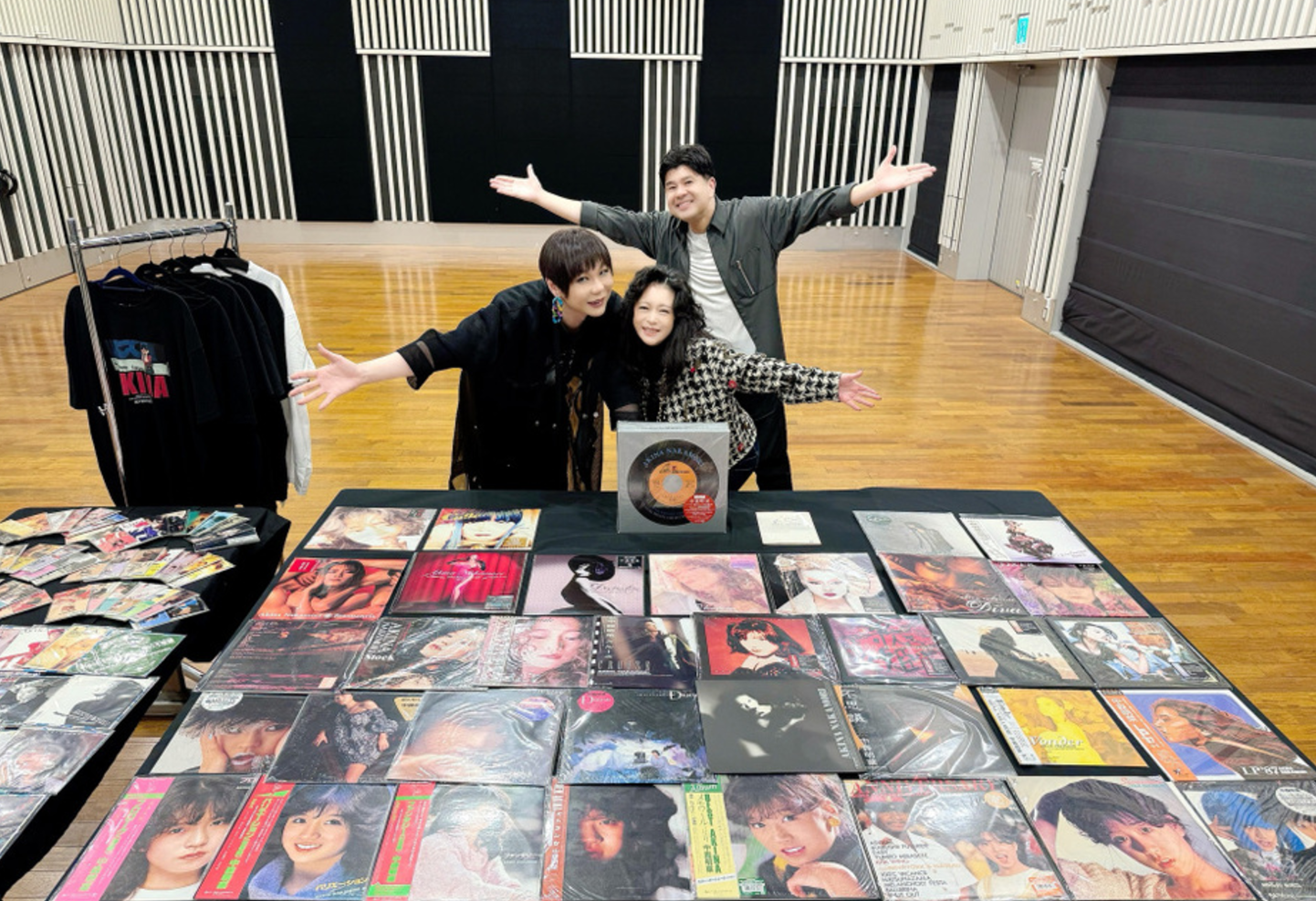 中森明菜到電台為將於星期日播出的節目錄音。