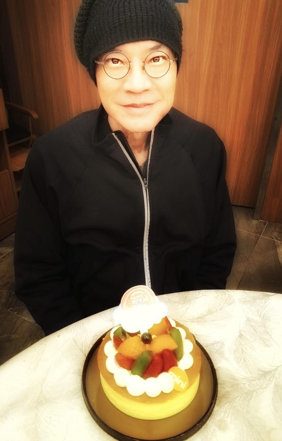 洪朝豐舌癌割脷保命滿七年 分享近照迎65歲生日。