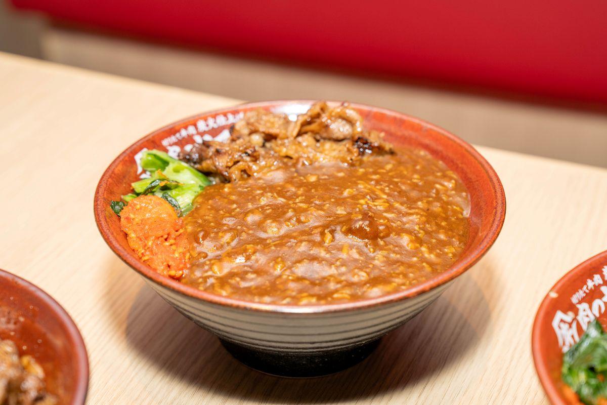 炭火燒牛咖哩燒肉丼 中100g/$50,大120g/$58,特150g/$64