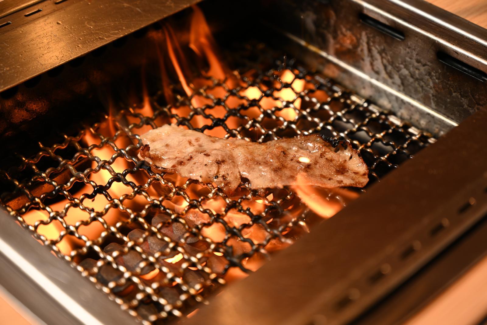 職人已為每款燒肉定食預設好最佳醬汁配搭。