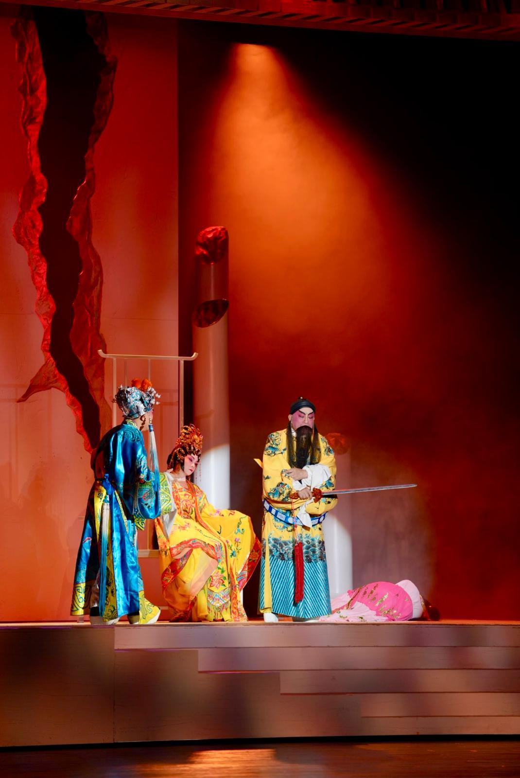 紫禁城城破時,崇禎刺殺長平及昭仁兩公主。