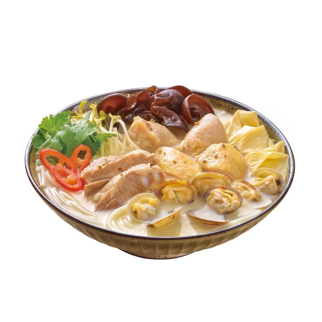 胡椒花甲排骨雞肉米線 $58 湯底滲胡椒微辛,驅寒暖胃。