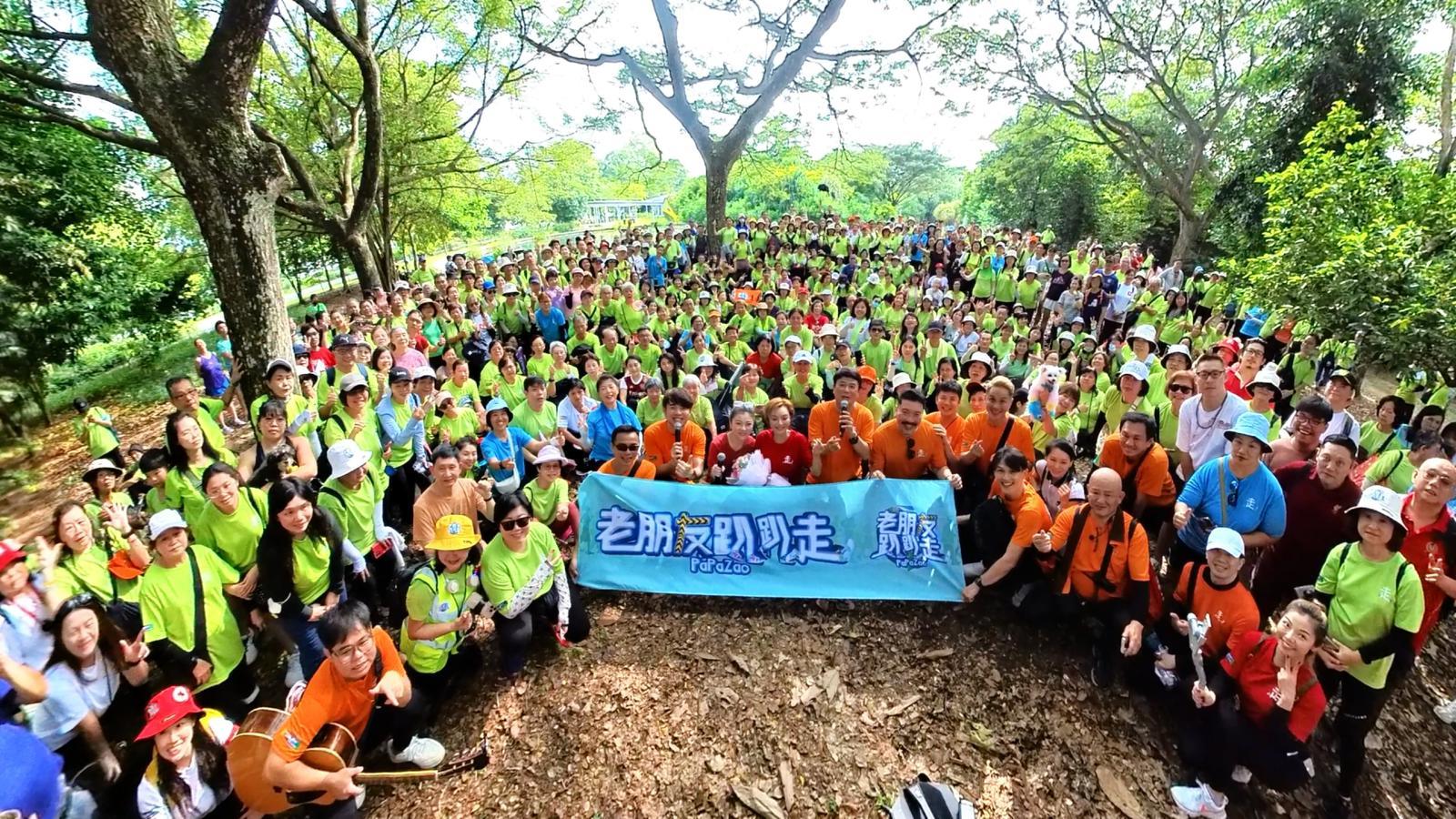 葉子楣飛赴新加坡出席「老朋友趴趴走」活動。