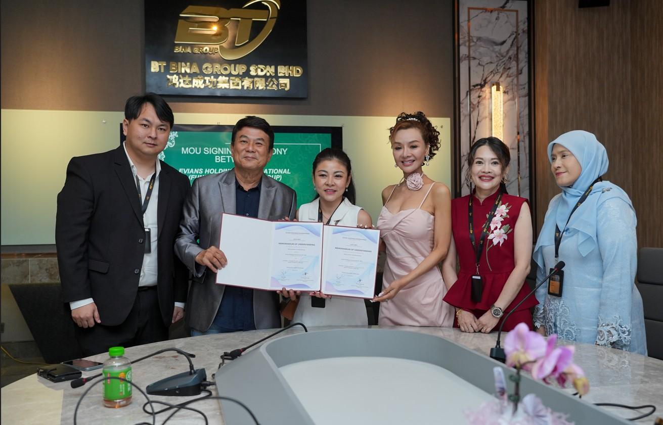 葉子楣日前特地前往馬來西出席「榴槤酒店」簽約儀式。