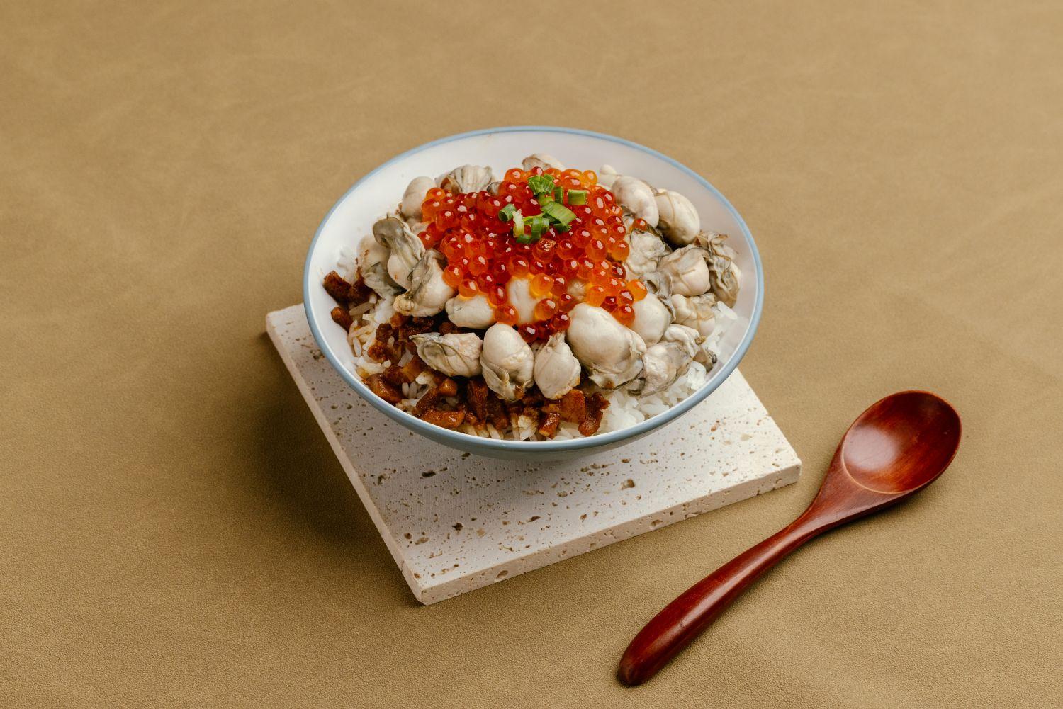 蚵仔三文魚籽蓋飯