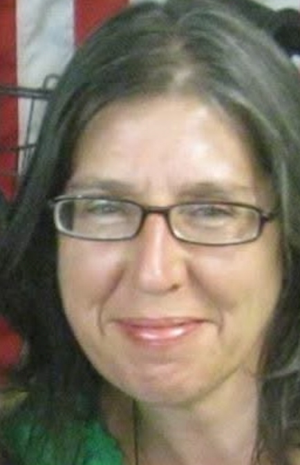 女教師Leah Seneng被蝙蝠咬了一口後無為意,最終感染瘋狗症死亡。(互聯網)