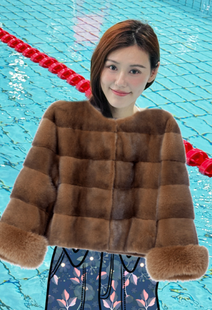 游泳世界冠軍劉湘亦因不時在社交平台貼出穿泳衣的照片,被網民質疑「擦邊」,劉湘隨即發文反擊「游泳不穿泳衣,難道穿棉褲羽絨服嗎?」(微博圖片)