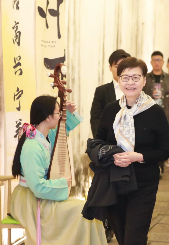 林鄭月娥卸任行政長官後,仍不時現身公開場合及北上內地演講交流。(小紅書)