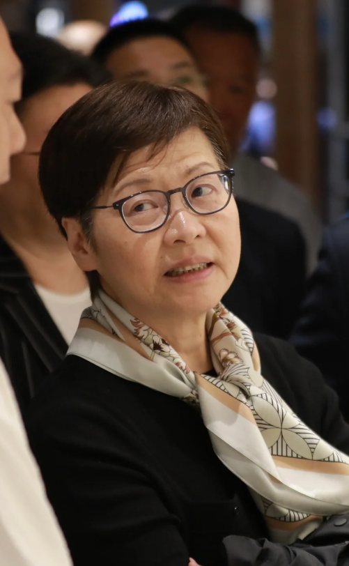 林鄭月娥卸任行政長官後,仍不時現身公開場合及北上內地演講交流。(小紅書)