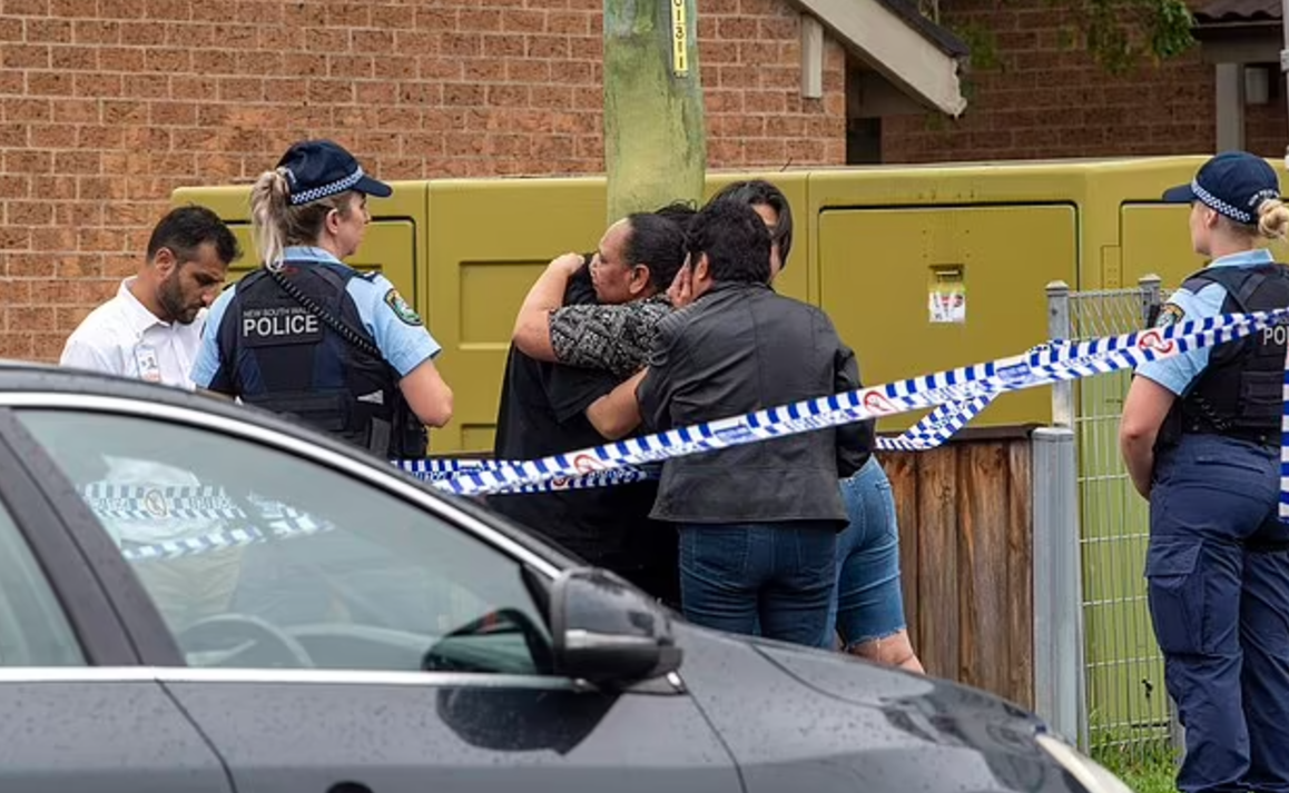 家人相擁痛哭。(互聯網)