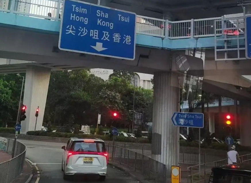 周偉每天的上班路。(九派新聞)