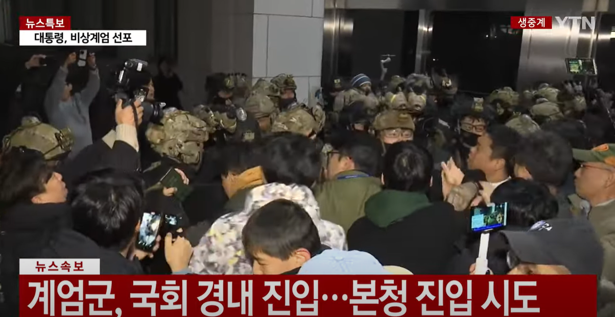 軍人進入國會。(互聯網)