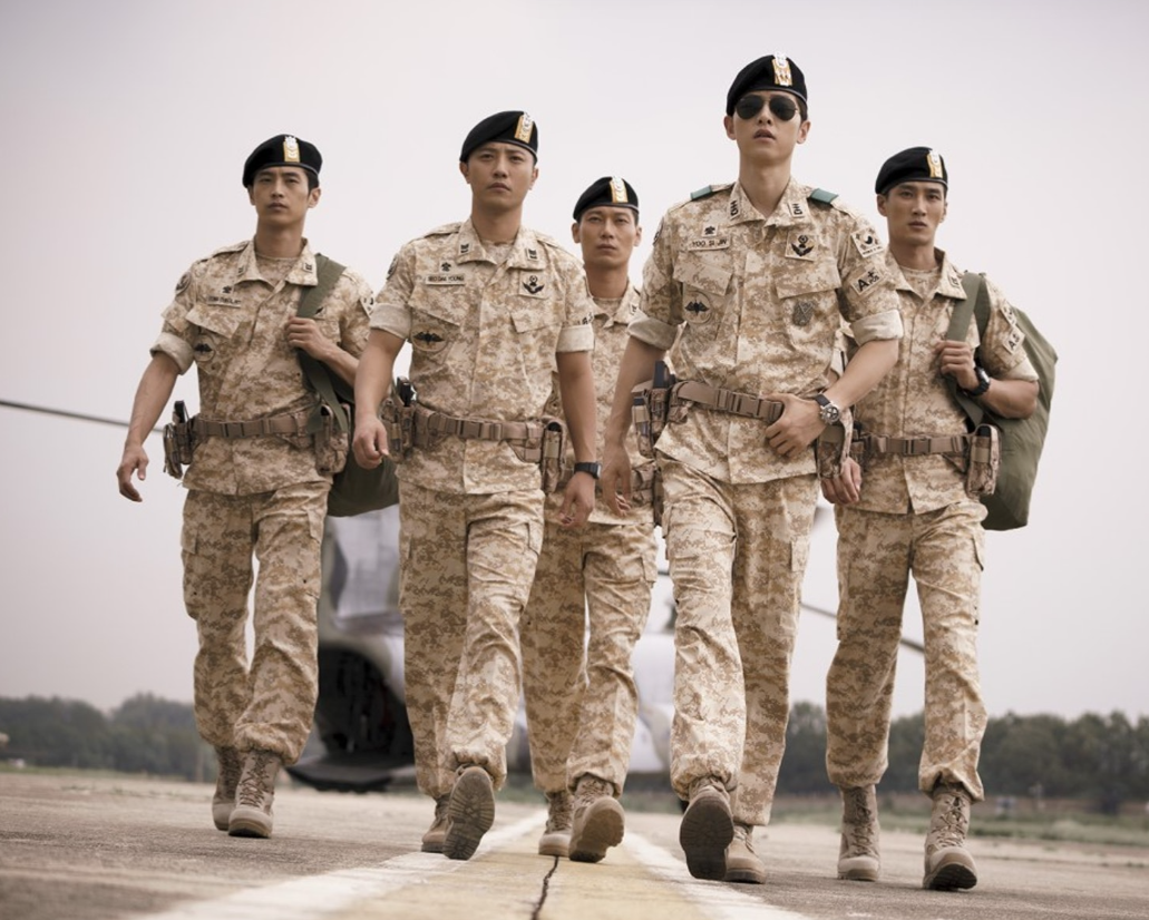 《太陽的後裔》由南韓兩大紅星宋仲基及宋慧喬主演。