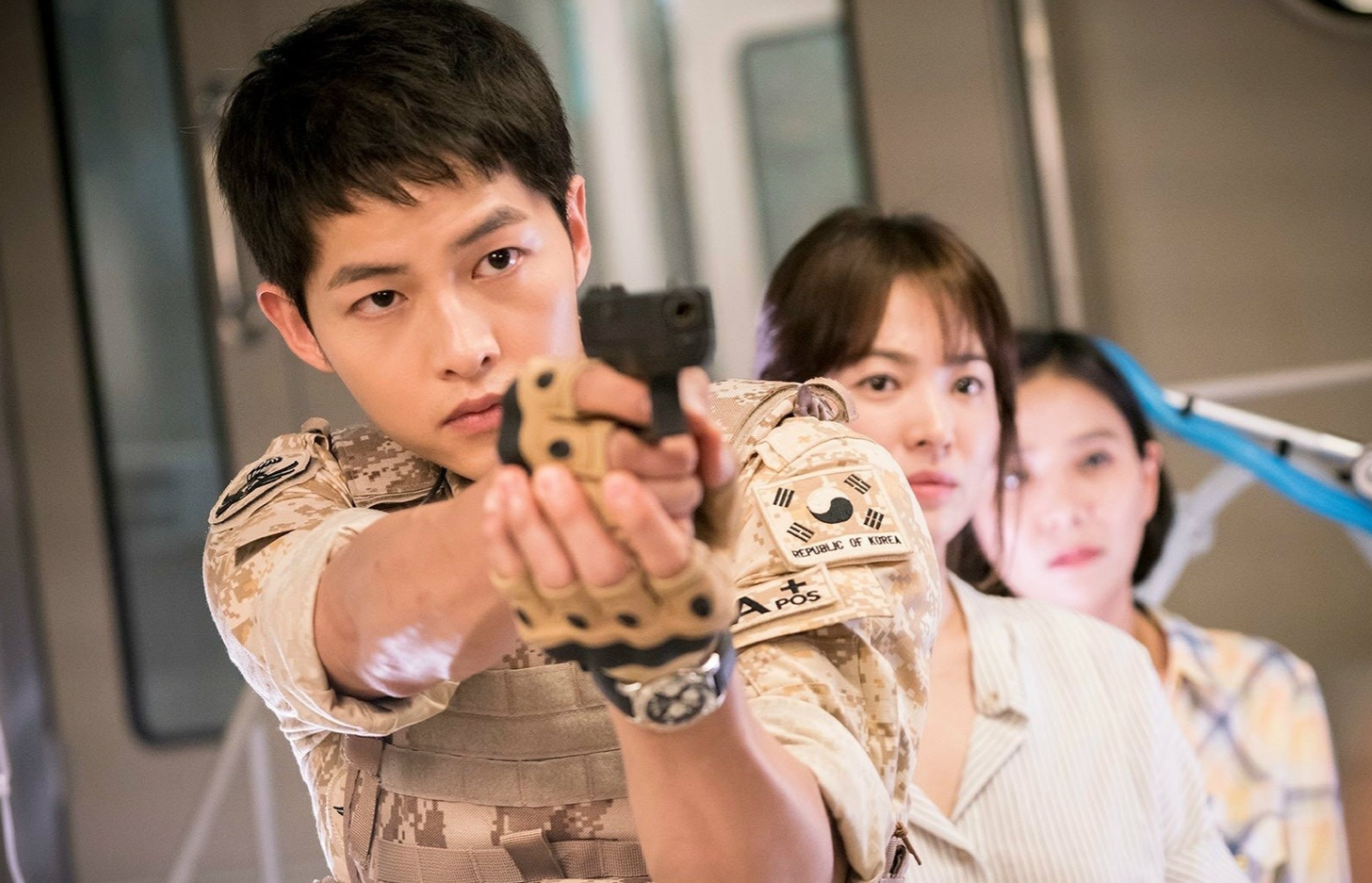 《太陽的後裔》由南韓兩大紅星宋仲基及宋慧喬主演。