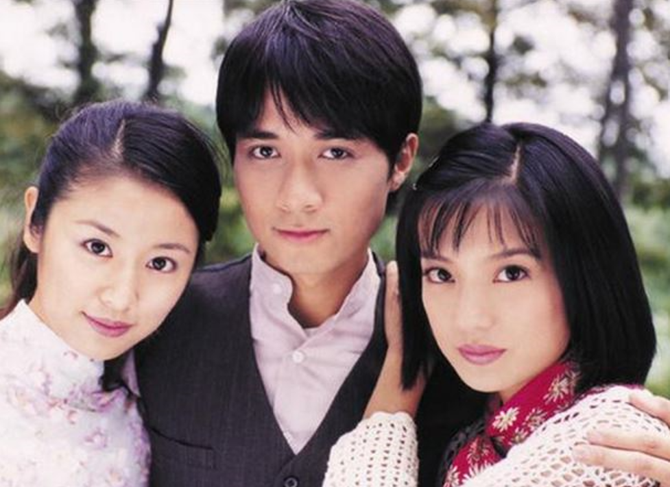 古巨基當年在《情深深雨濛濛》中飾演男主角何書桓,跟林心如、趙薇合作。