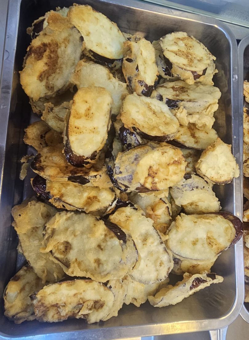 位於上水以良心平價兩餸飯出名的「膳廚」宣布因經營困難結業。店舖以「良心菜式」作招徠,每日提供十多種菜式。(膳廚fb)