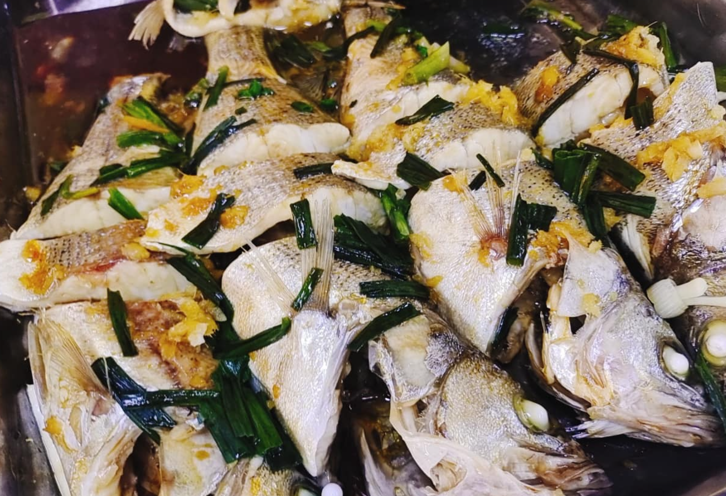 位於上水以良心平價兩餸飯出名的「膳廚」宣布因經營困難結業。店舖以「良心菜式」作招徠,每日提供十多種菜式。(膳廚fb)