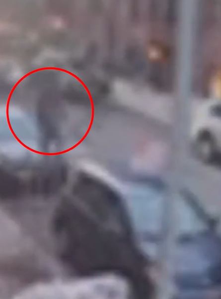 槍手踩單車逃去。