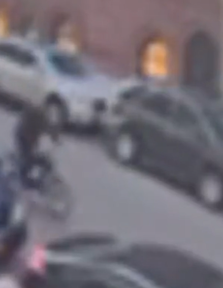 槍手踩單車逃去。