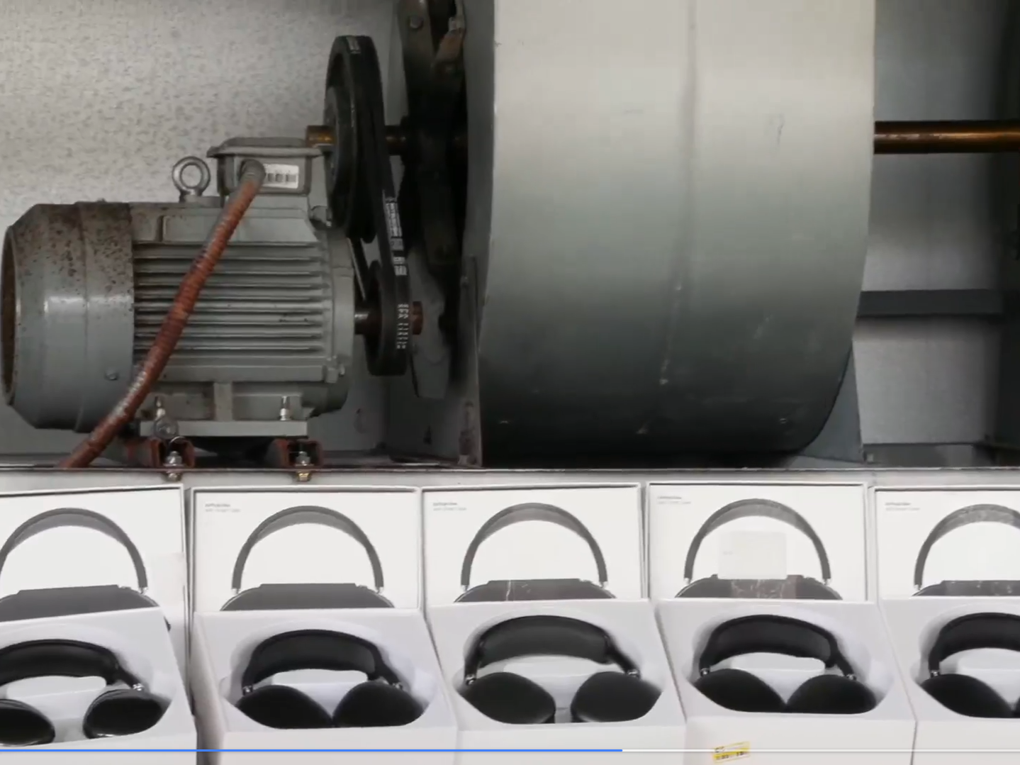 香港運巴基斯坦遠洋船貨櫃涉走私 海關檢2300萬元耳機護膚品(香港海關Facebook截圖)