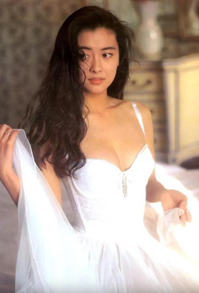 中山美穗死於家中浴室,終年54歲。