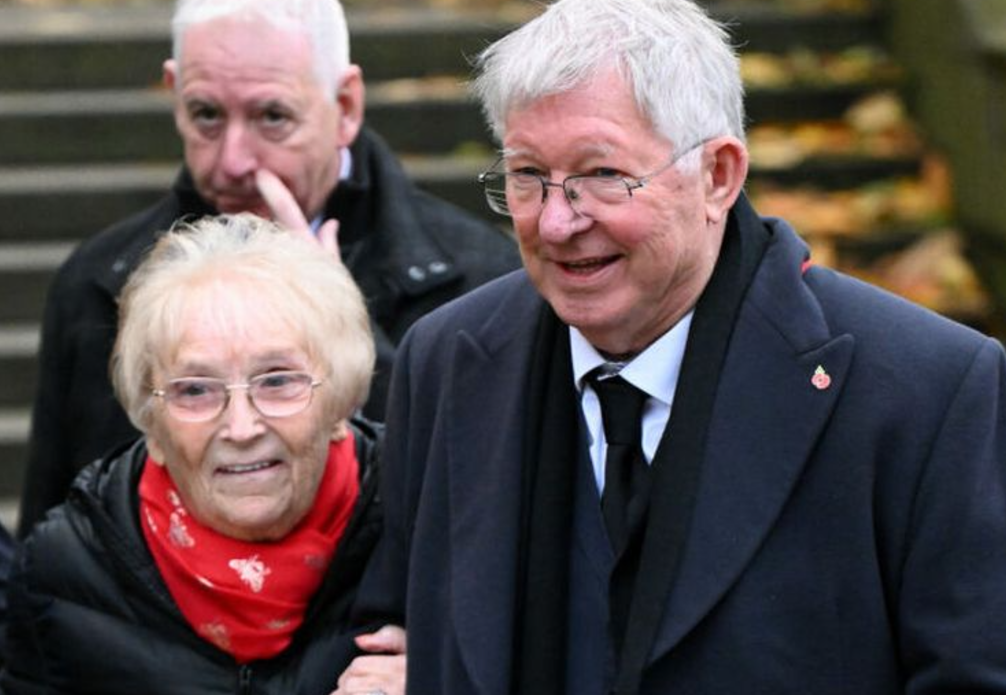 嘉芙菲斯還獲授予足球服務獎,談到另一傳奇領隊費格遜爵士,表示很享受替對方工作。