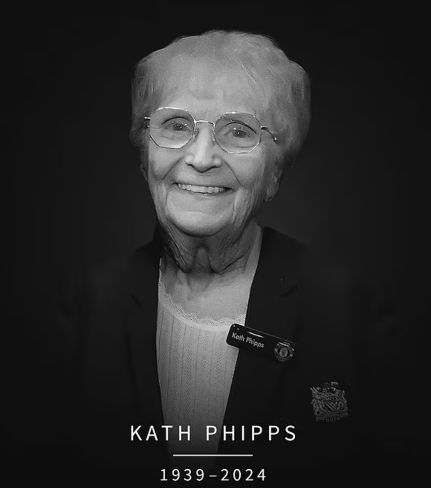 曼聯公布服務球會超過55年的卡靈頓訓練中心女接待員嘉芙菲斯(Kath Phipps)離世,享年85歲。