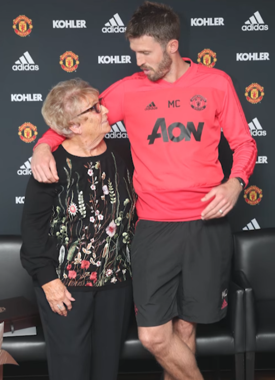 嘉芙菲斯見證了多位巨星的誕生和成長,與一眾年代的曼聯球員成為朋友