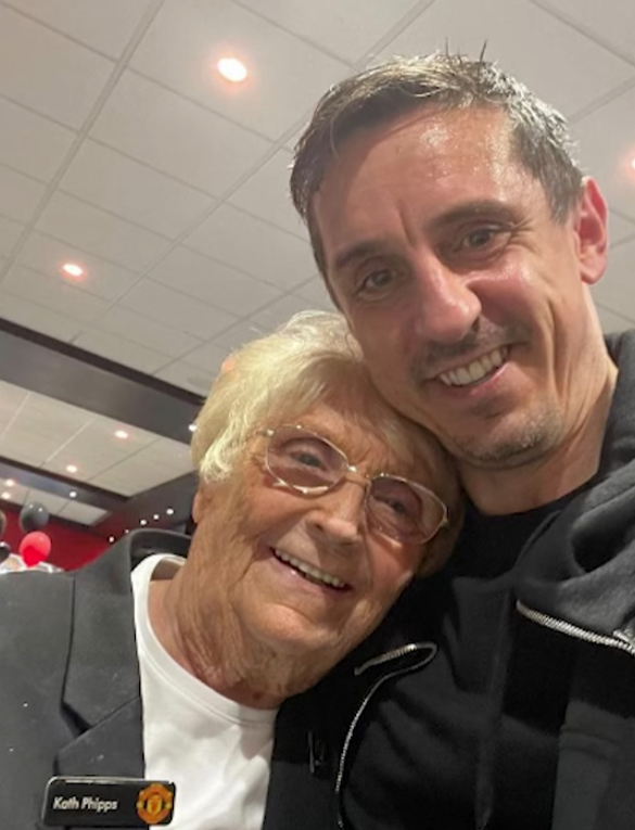 嘉芙菲斯見證了多位巨星的誕生和成長,與一眾年代的曼聯球員成為朋友