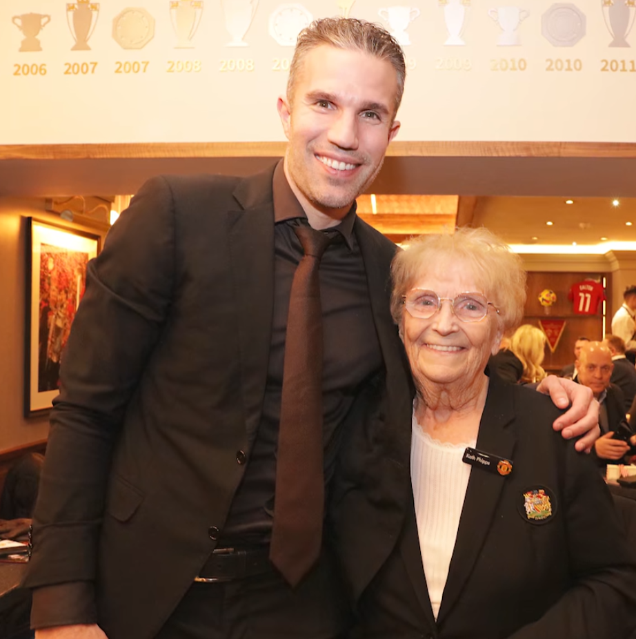 嘉芙菲斯見證了多位巨星的誕生和成長,與一眾年代的曼聯球員成為朋友