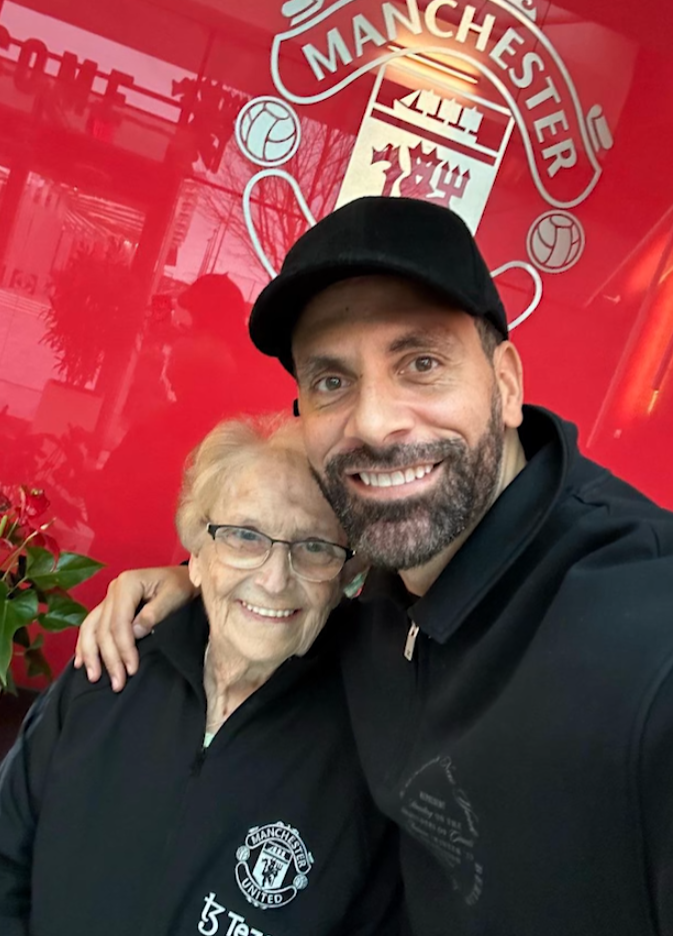 嘉芙菲斯見證了多位巨星的誕生和成長,與一眾年代的曼聯球員成為朋友