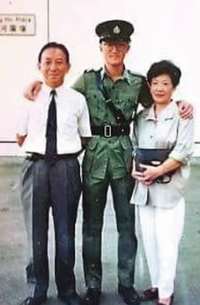 蕭澤頤表示自小喜歡看警匪片,加上爸爸蕭漢澄是警長,他經常聽爸爸說「警察故事」,故在耳濡目染下自己從小立志成為警察。(馬會刊物《駿步人生》)