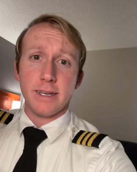 機師@perchpoint指開飛行模式是有必要的,但原因並非會導致墜機。(互聯網)