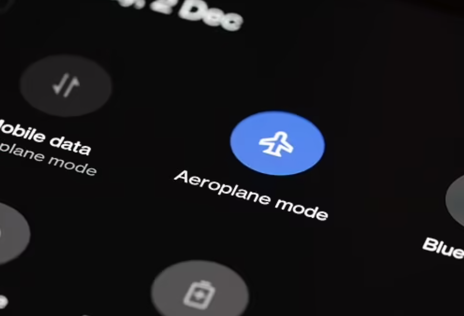 機師@perchpoint指開飛行模式是有必要的,但原因並非會導致墜機。(互聯網)
