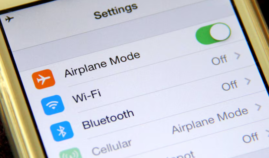 機師@perchpoint指開飛行模式是有必要的,但原因並非會導致墜機。(互聯網)