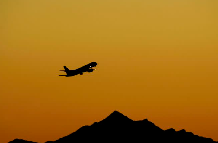 機師@perchpoint指開飛行模式是有必要的,但原因並非會導致墜機。(互聯網)