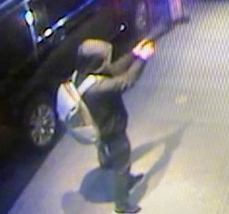 「聯合健康保險」50歲行政總裁湯普森遭人從後行刑式開槍射殺。(網上圖片)