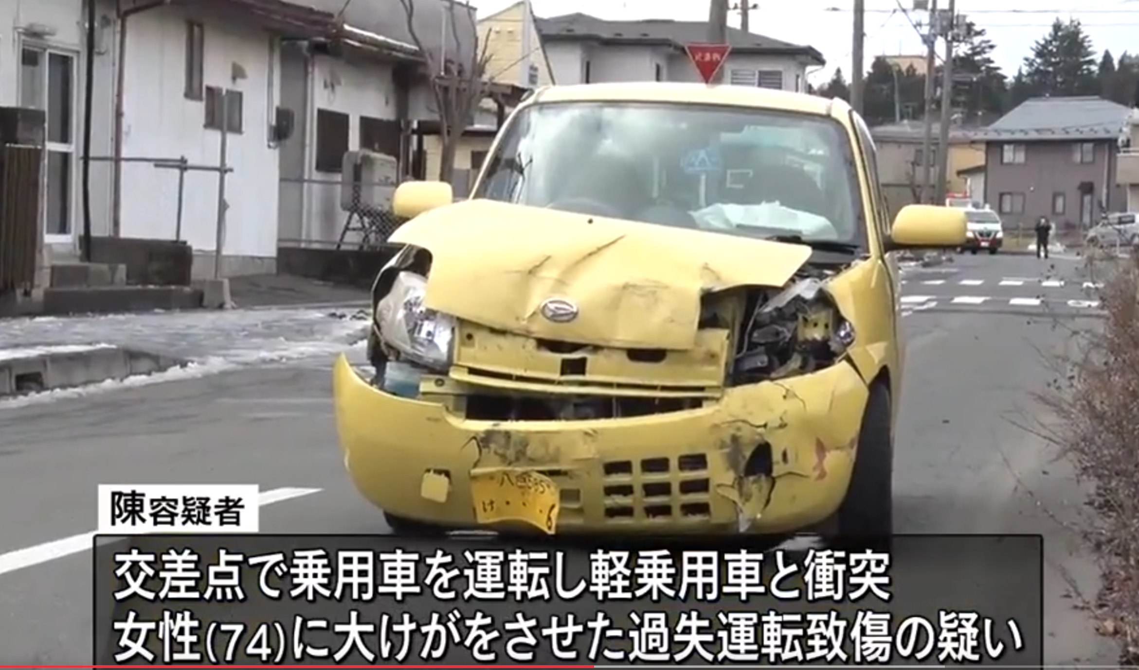 一名居於香港的33歲中國籍男子在日本青森縣八戶市一個十字路口與另一輛汽車迎頭相撞,涉嫌駕駛疏忽導致他人受傷被捕。(影片截圖)