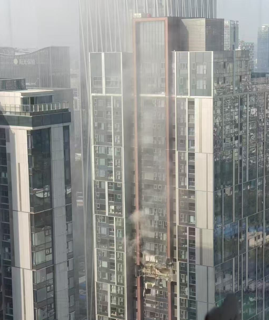 位於深圳灣的住宅高樓悅府二期一層單位發生爆炸(影片截圖)
