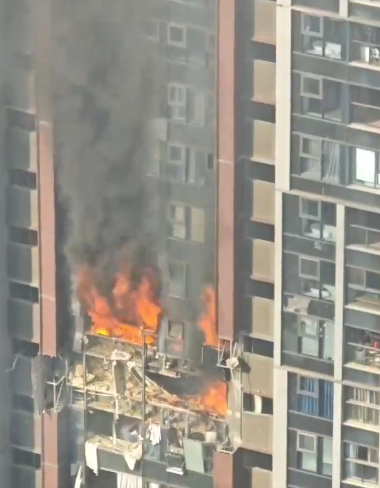 位於深圳灣的住宅高樓悅府二期一層單位發生爆炸(影片截圖)