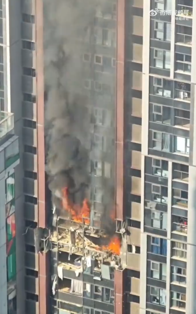 位於深圳灣的住宅高樓悅府二期一層單位發生爆炸(影片截圖)